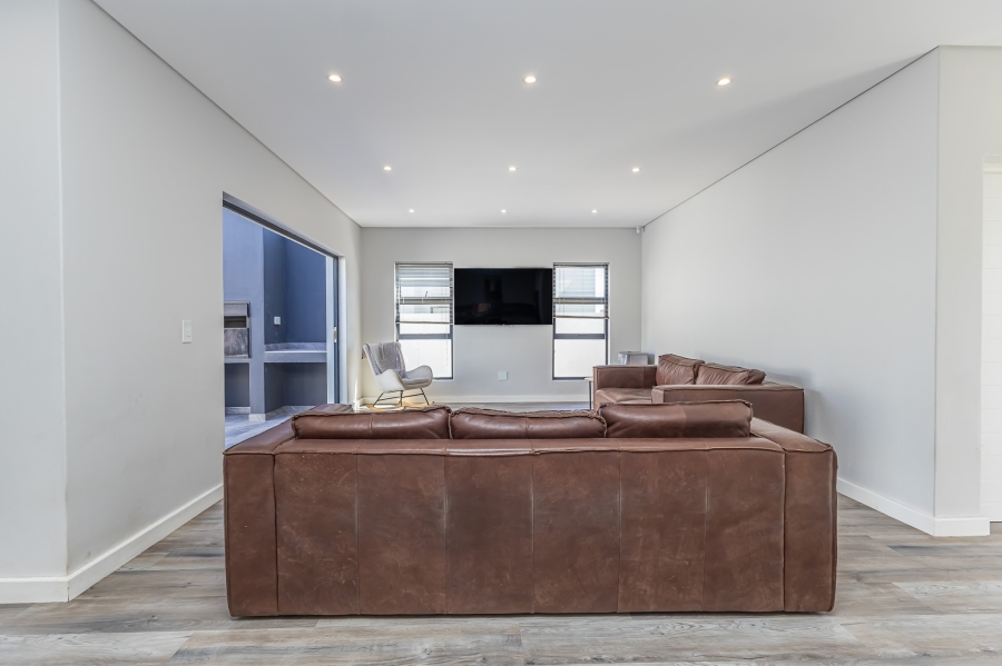 3 Bedroom Property for Sale in Sandown Western Cape